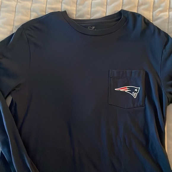 Vineyard Vines NE Patriots long sleeve t shirt.  Men’s small. - Picture 4 of 4
